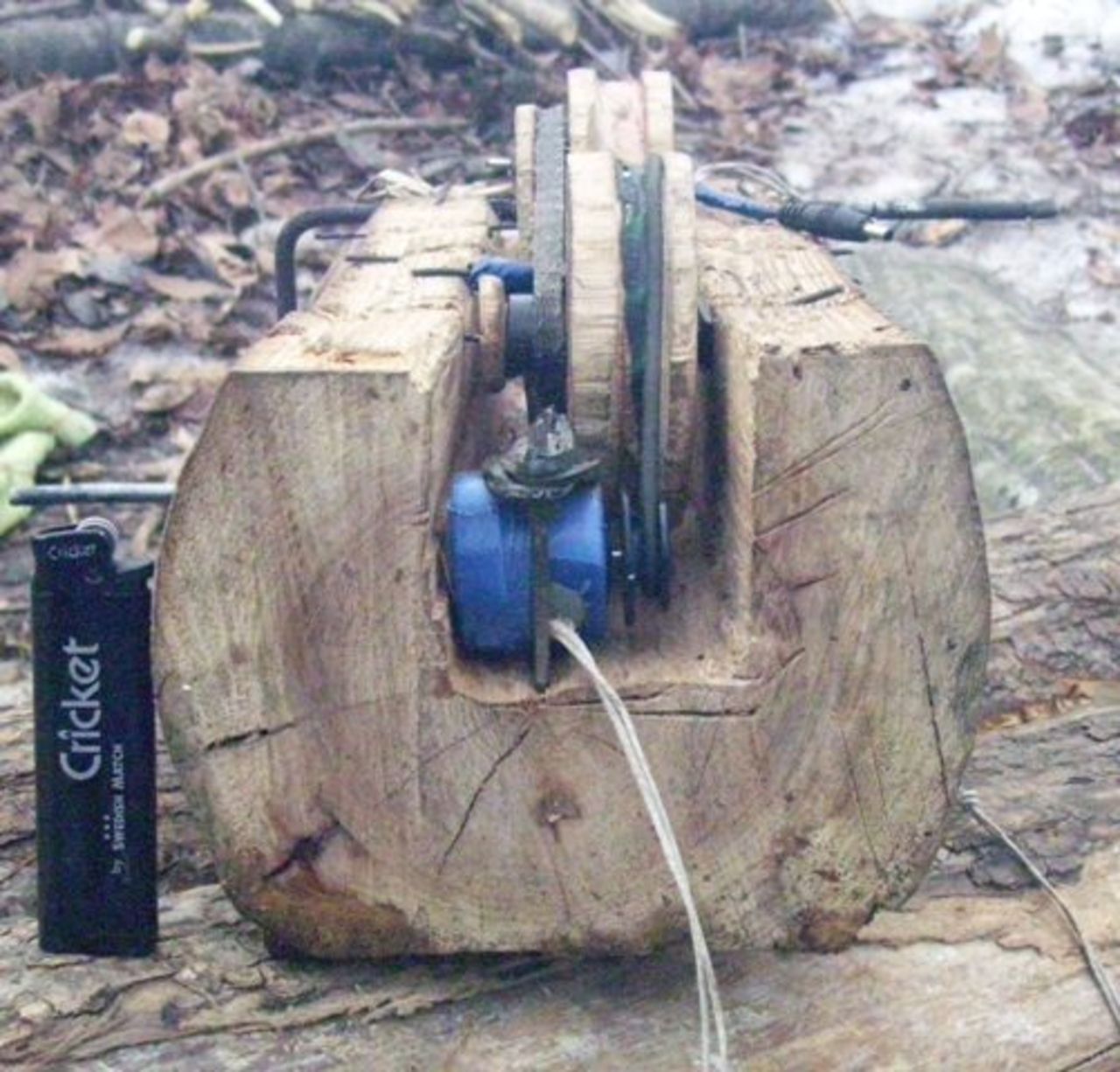 Mobiltelefonladdare i trä