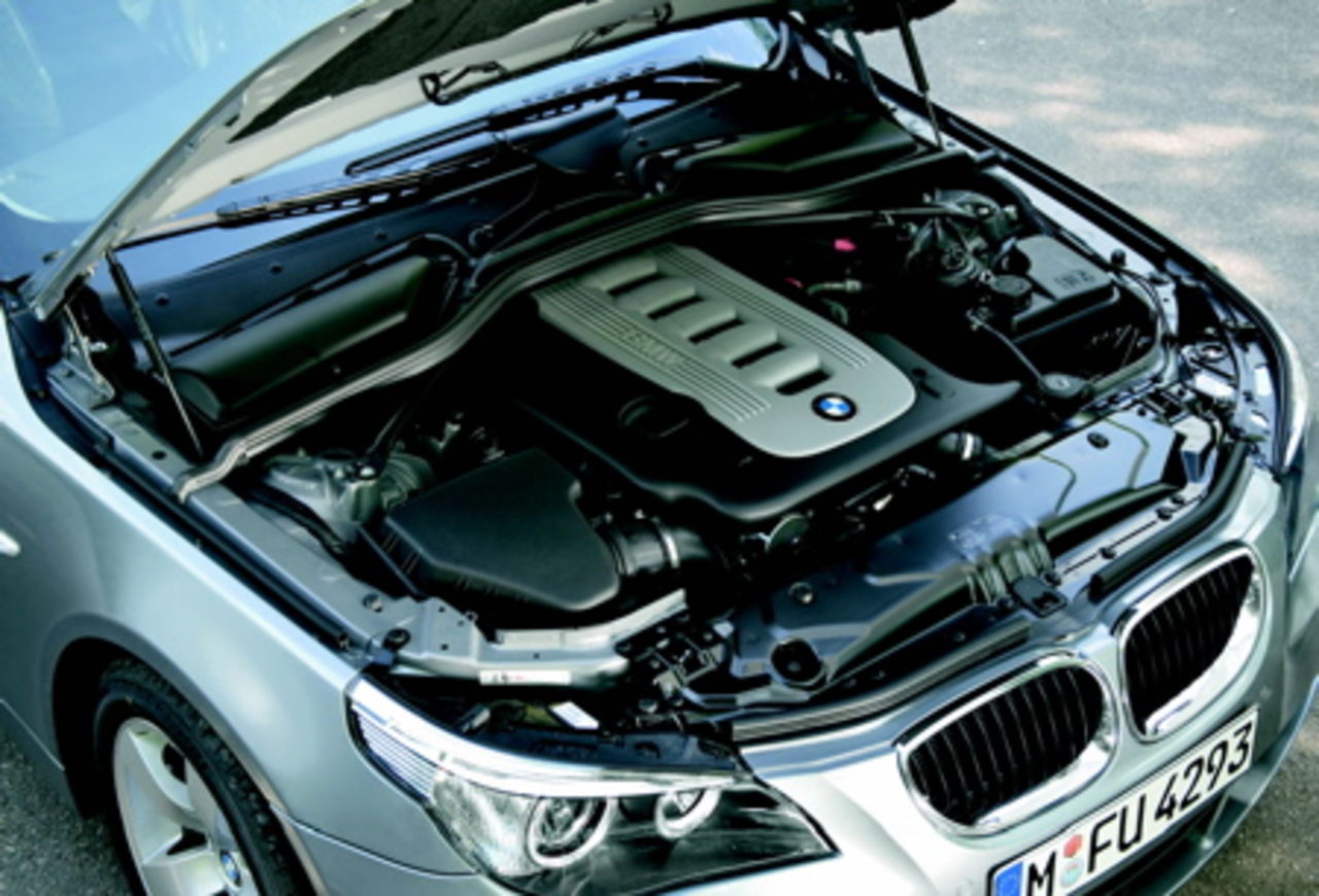 CHOCK: Dieselsnurra under huven hos BMWs kronjuvel