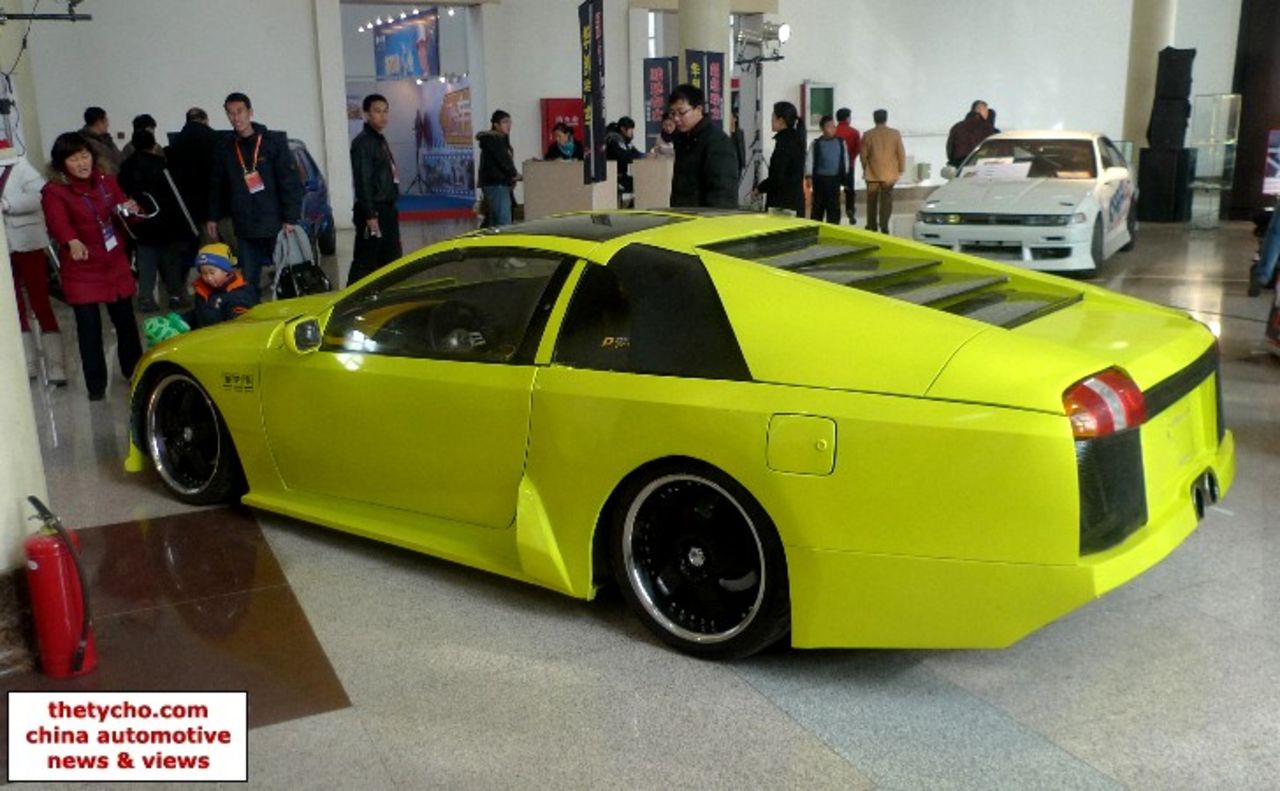 Kineser korsar 300ZX med Murciélago