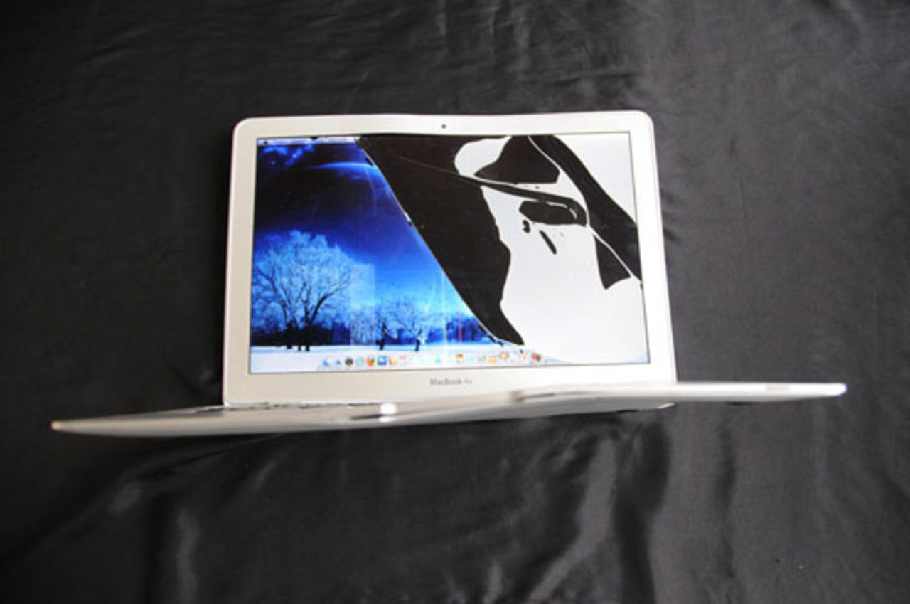 MacBook Air överlever flygplanskrasch