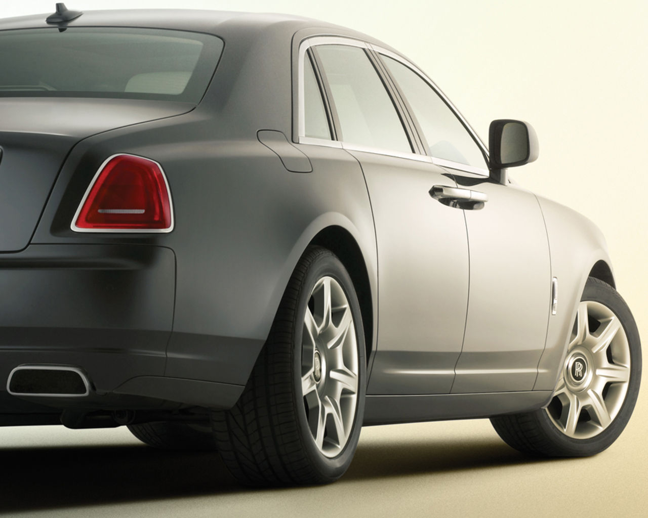 Rolls-Royce minstingen får namnet Ghost