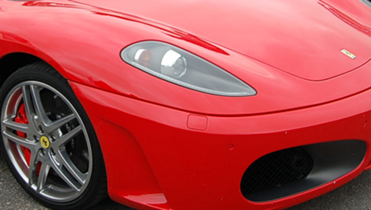 Var hyr man en kul sportbil?