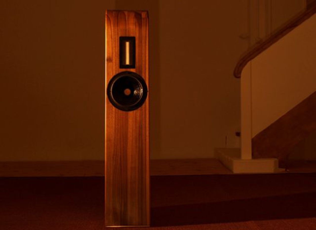 Högtalare i massivt trä