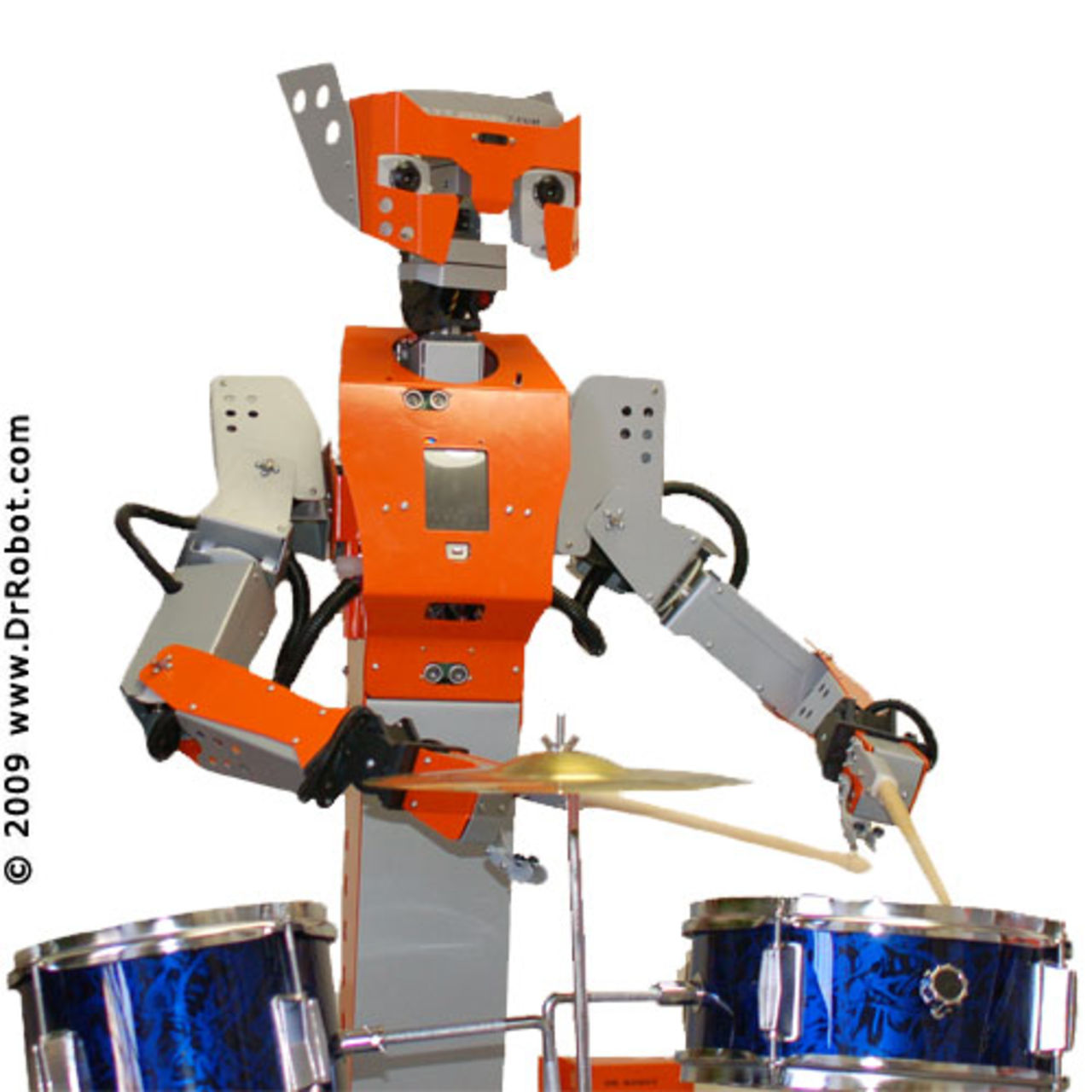 Roboten Hawk drar loss på trummorna