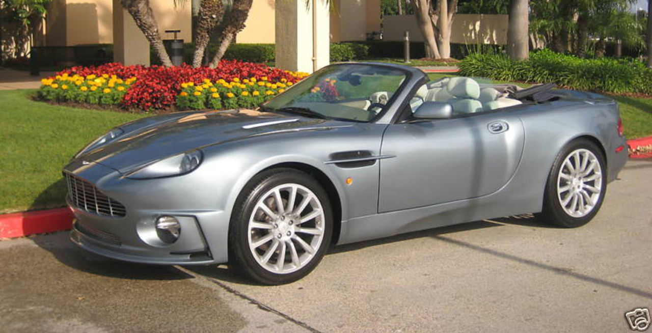 Jaguar XK8 klädd som en Vanquish