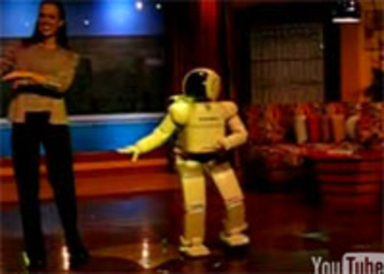 Asimo dansar och ler