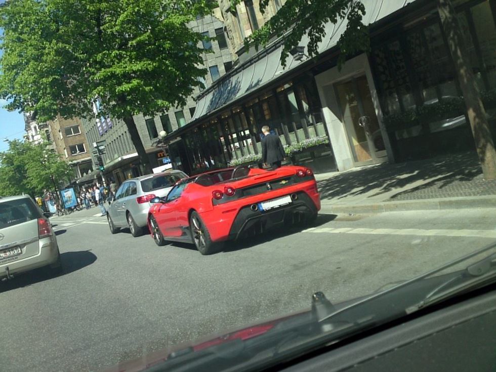 Porsche Carrera GT och Ferrari 430 Scuderia 16M