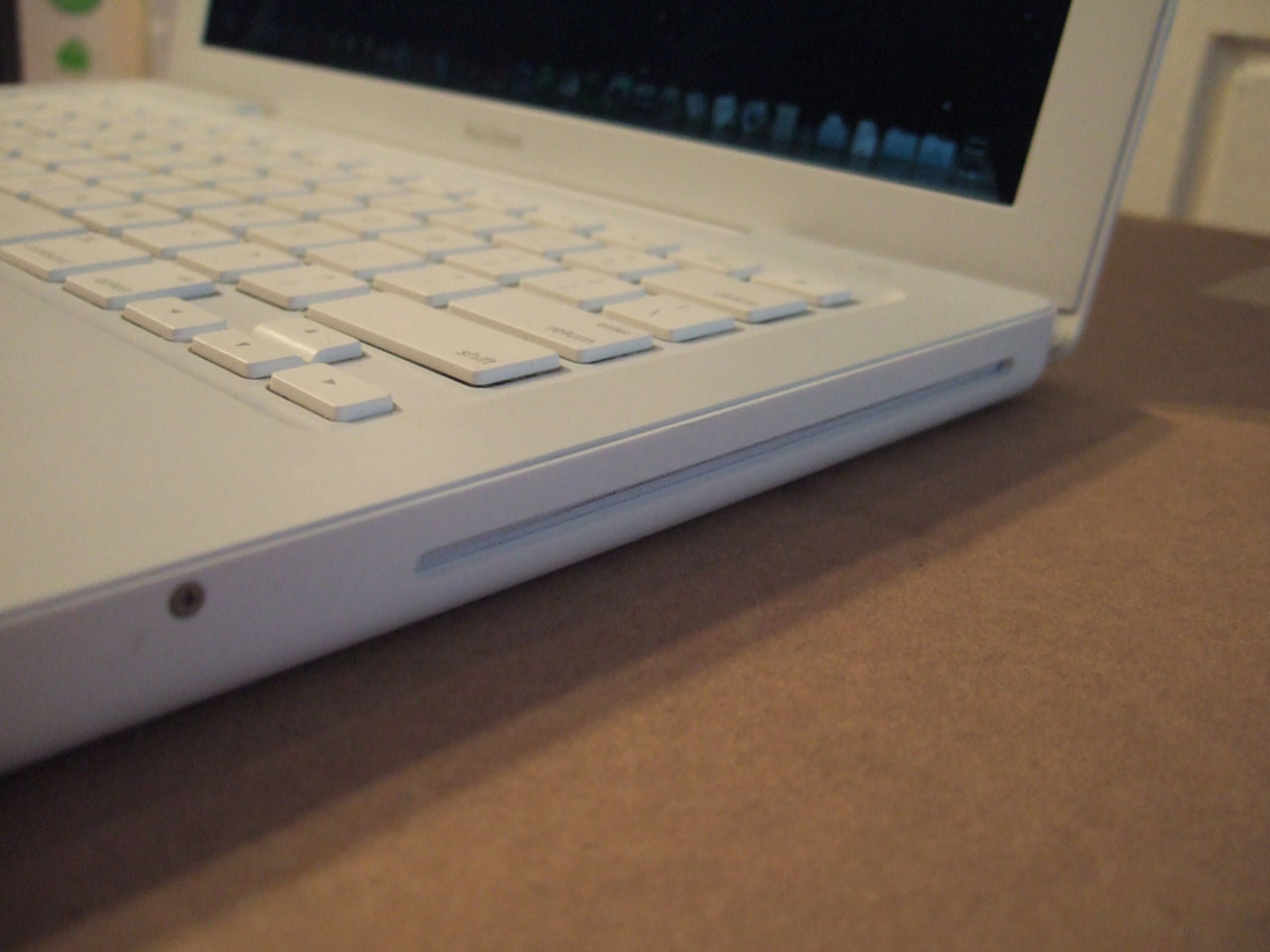 Apple uppdaterar den vita MacBooken