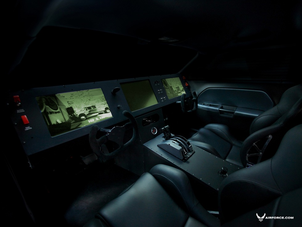 Challenger och Mustang av U.S. Air Force