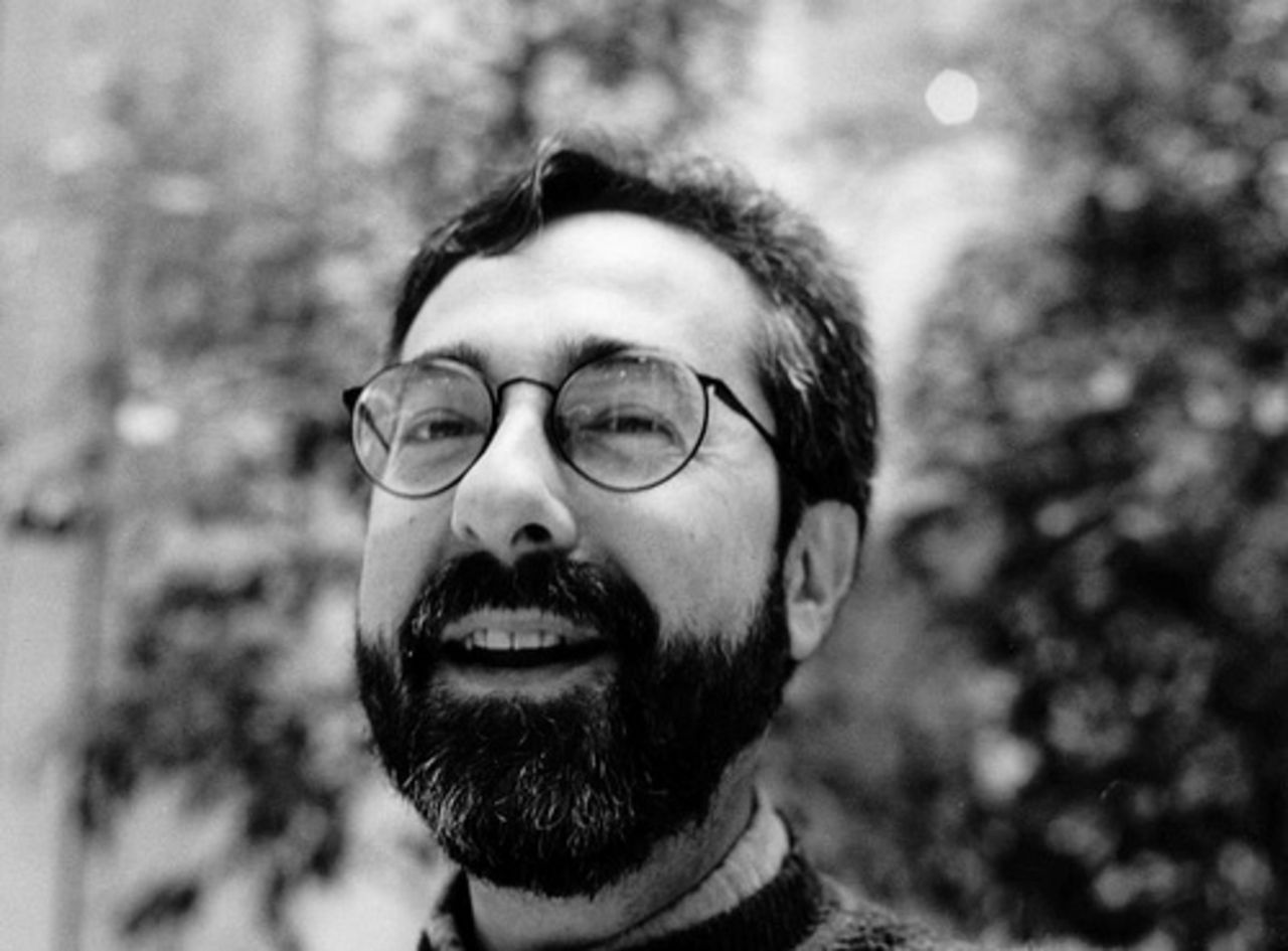 Warren Spector knegar på i tysthet