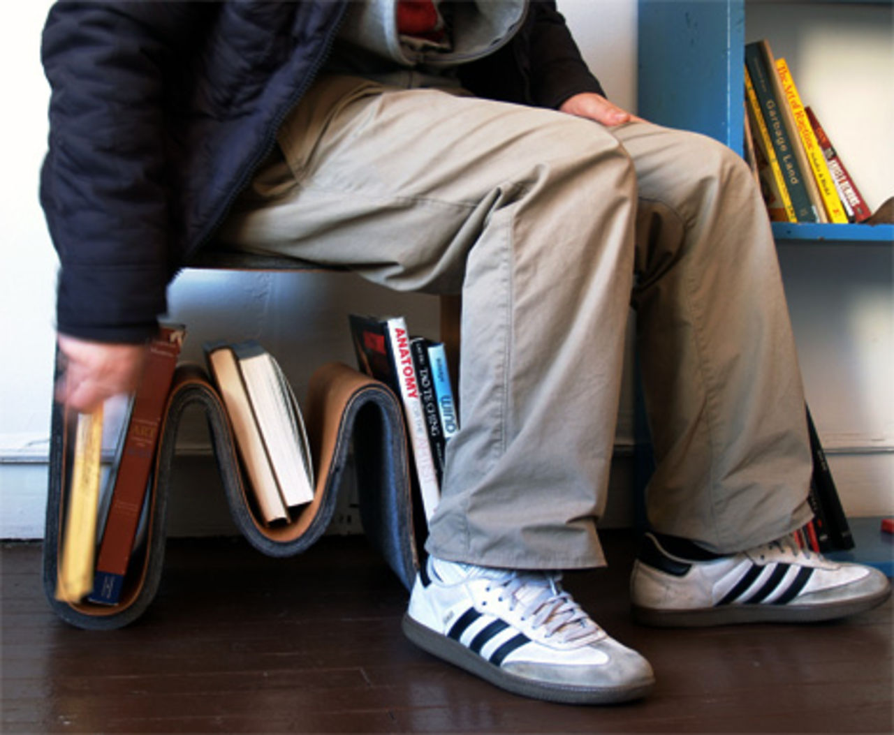 Bord, pall, tidskriftssamlare