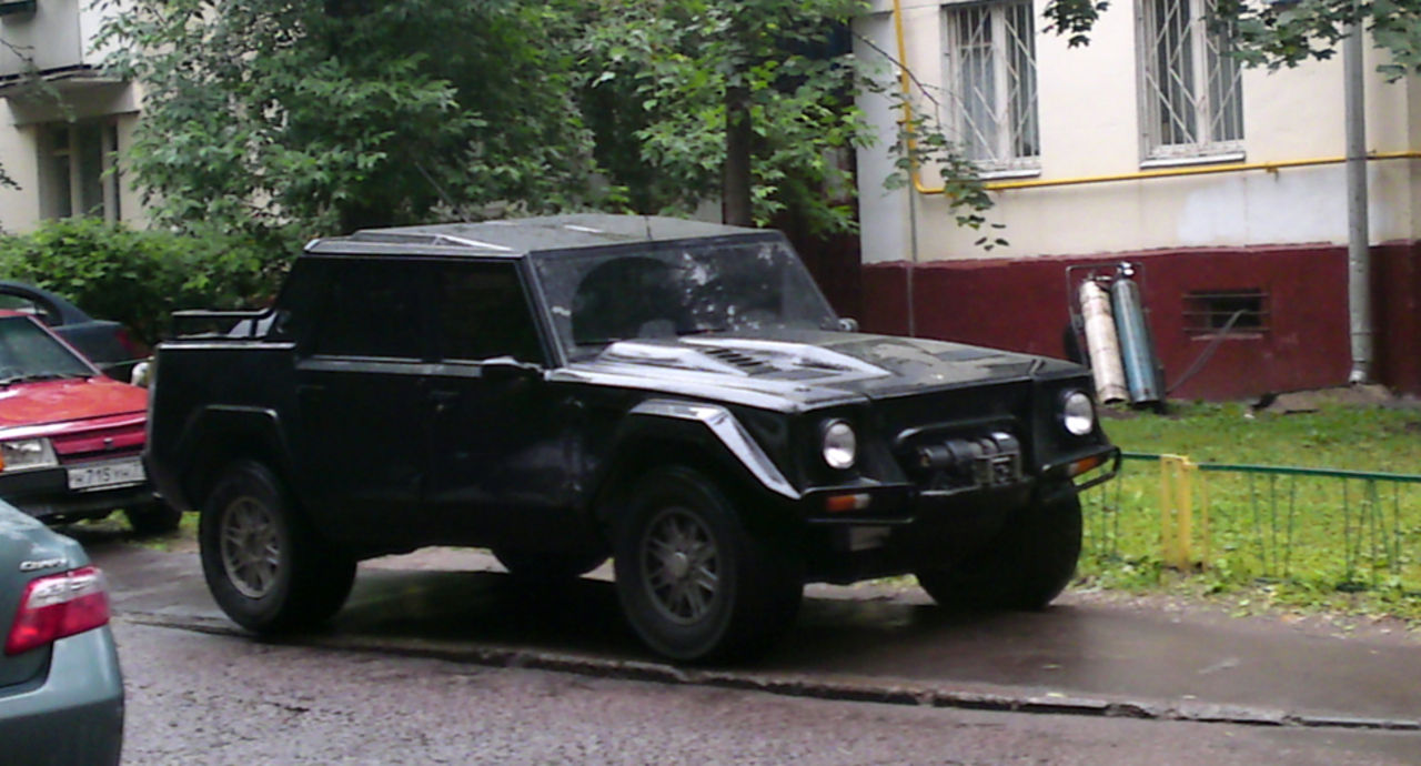 Lamborghini LM 002