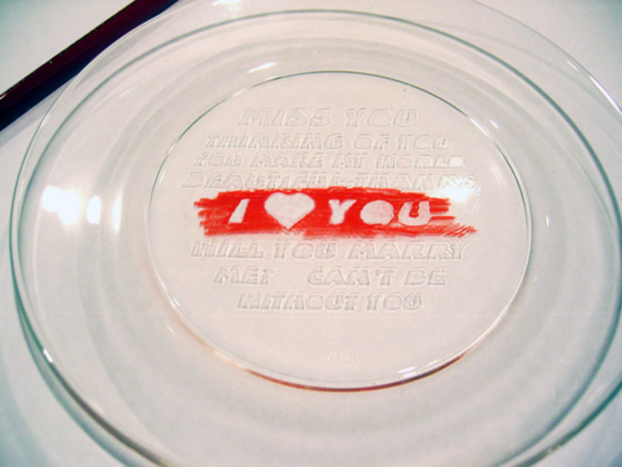 Säg det med tallrikar