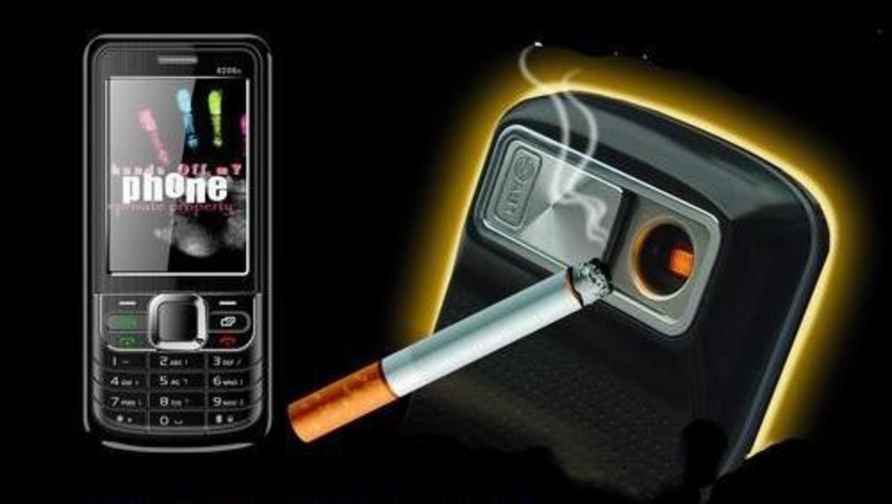 Mobiltelefon med inbyggd cigarett-tändare