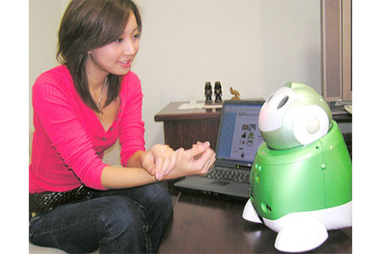 Roboten PaPeRo börjar blogga
