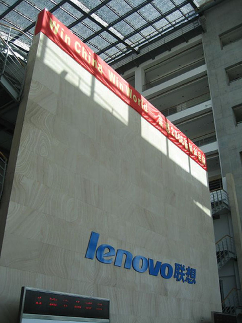 Delar av Lenovo säljs av