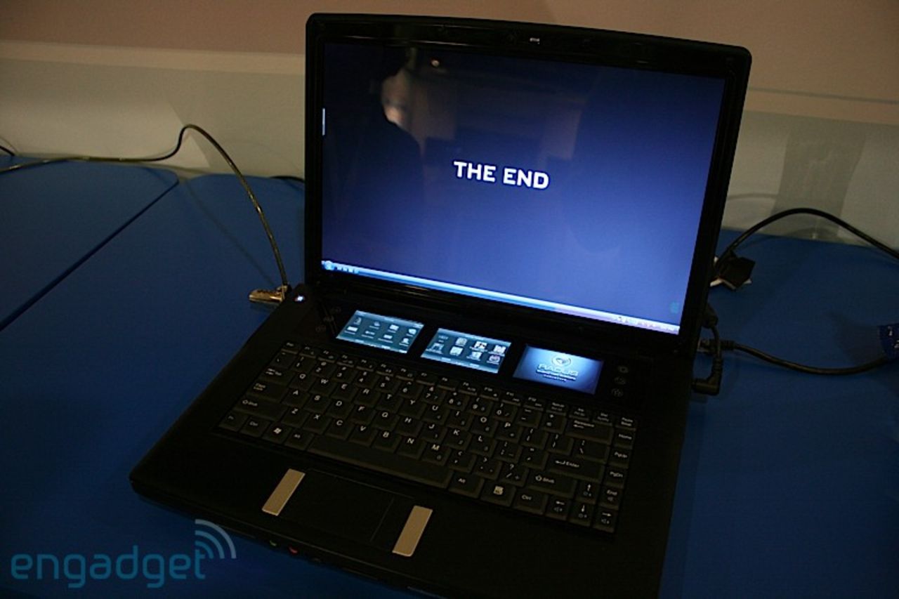 Intel visar prototyp på bärbar med flera skärmar
