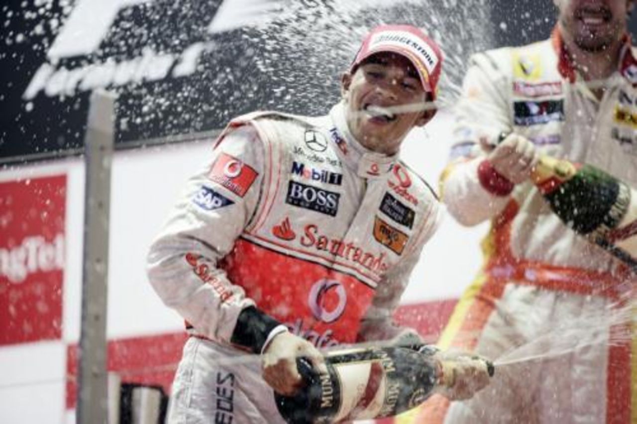 Hamilton högst upp på pallen