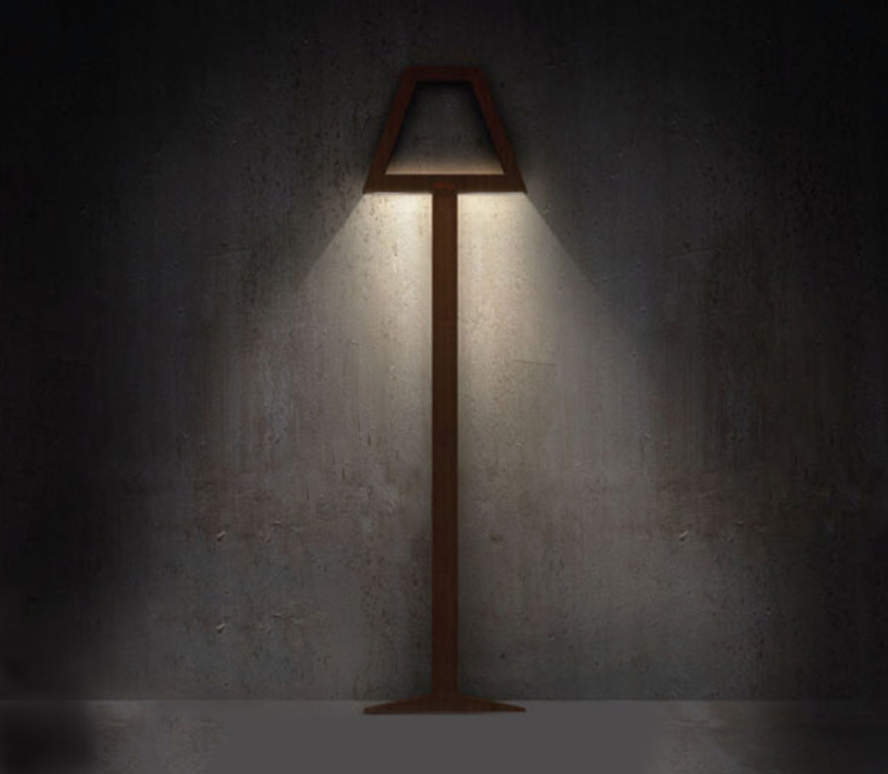 En golvlampa att luta mot väggen