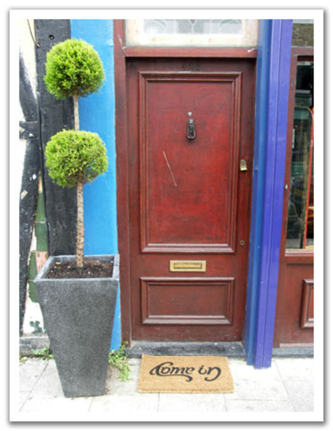 Dörrmatta med dubbla budskap