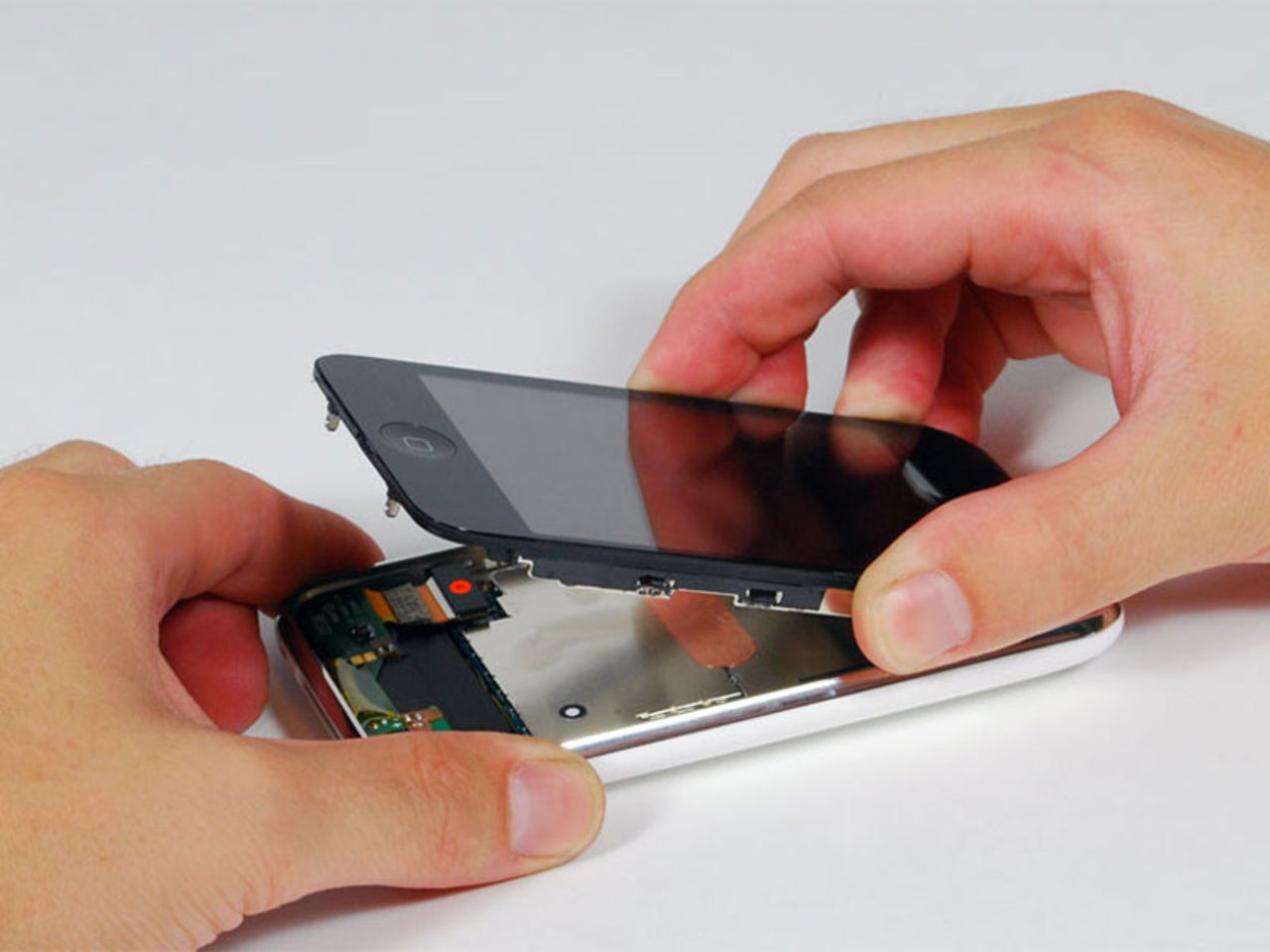 iFixit släpper alla sina guider fria
