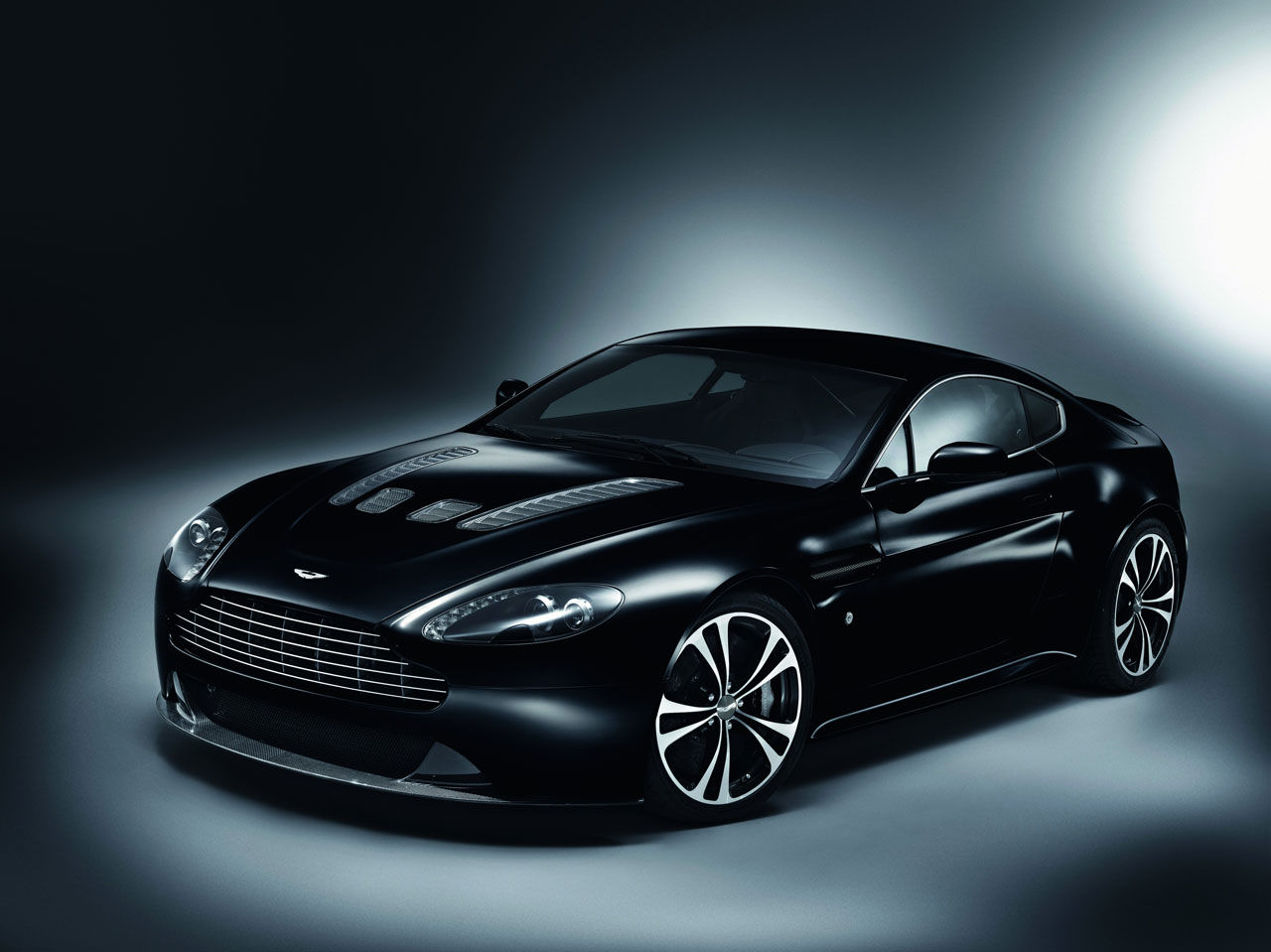 Aston Martin lanserar två unika specialversioner