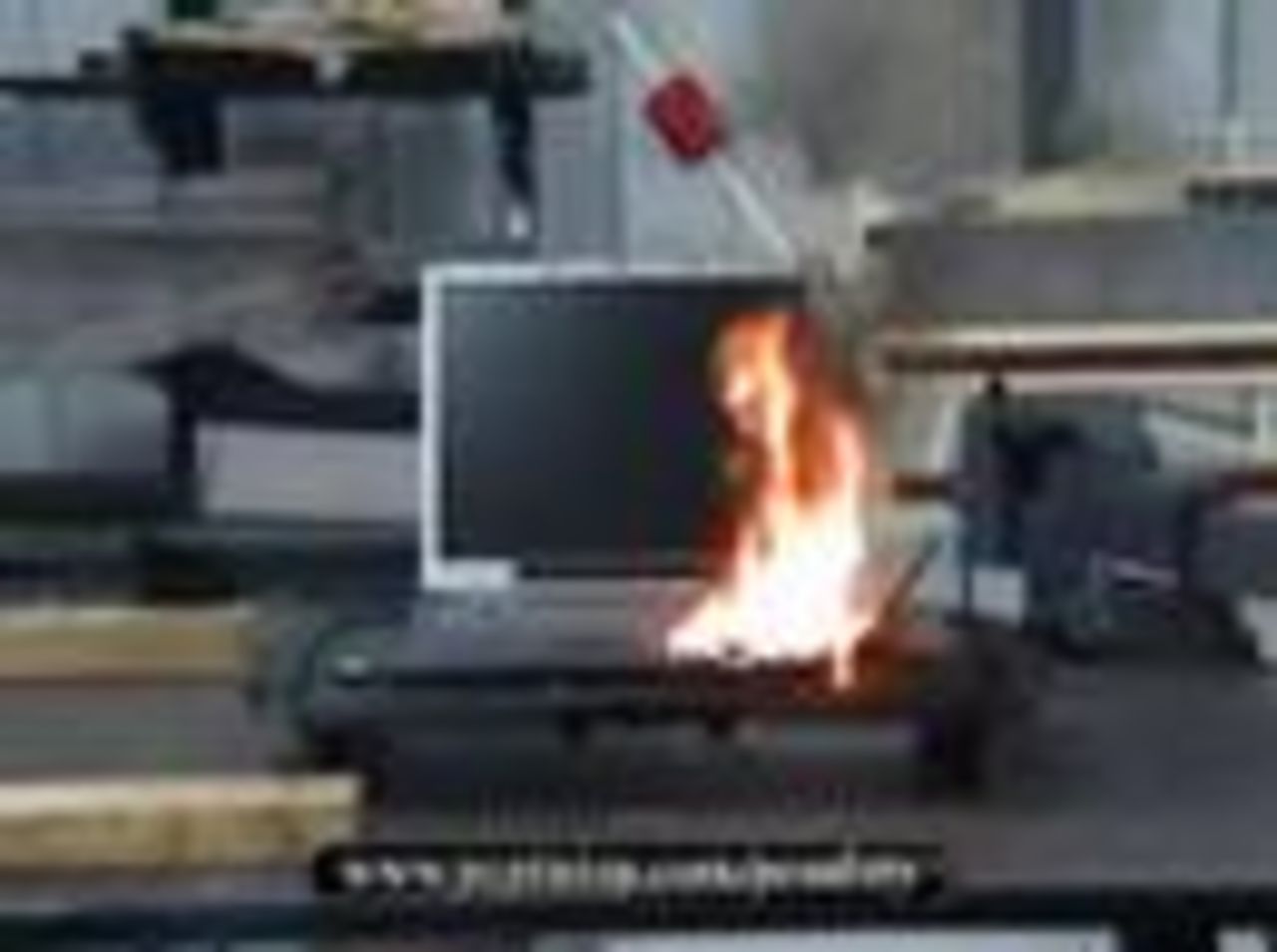 Video på brinnande laptop