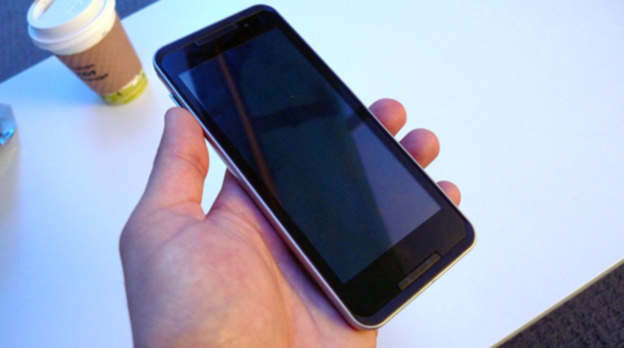 Intel hoppar in i mobilsvängen