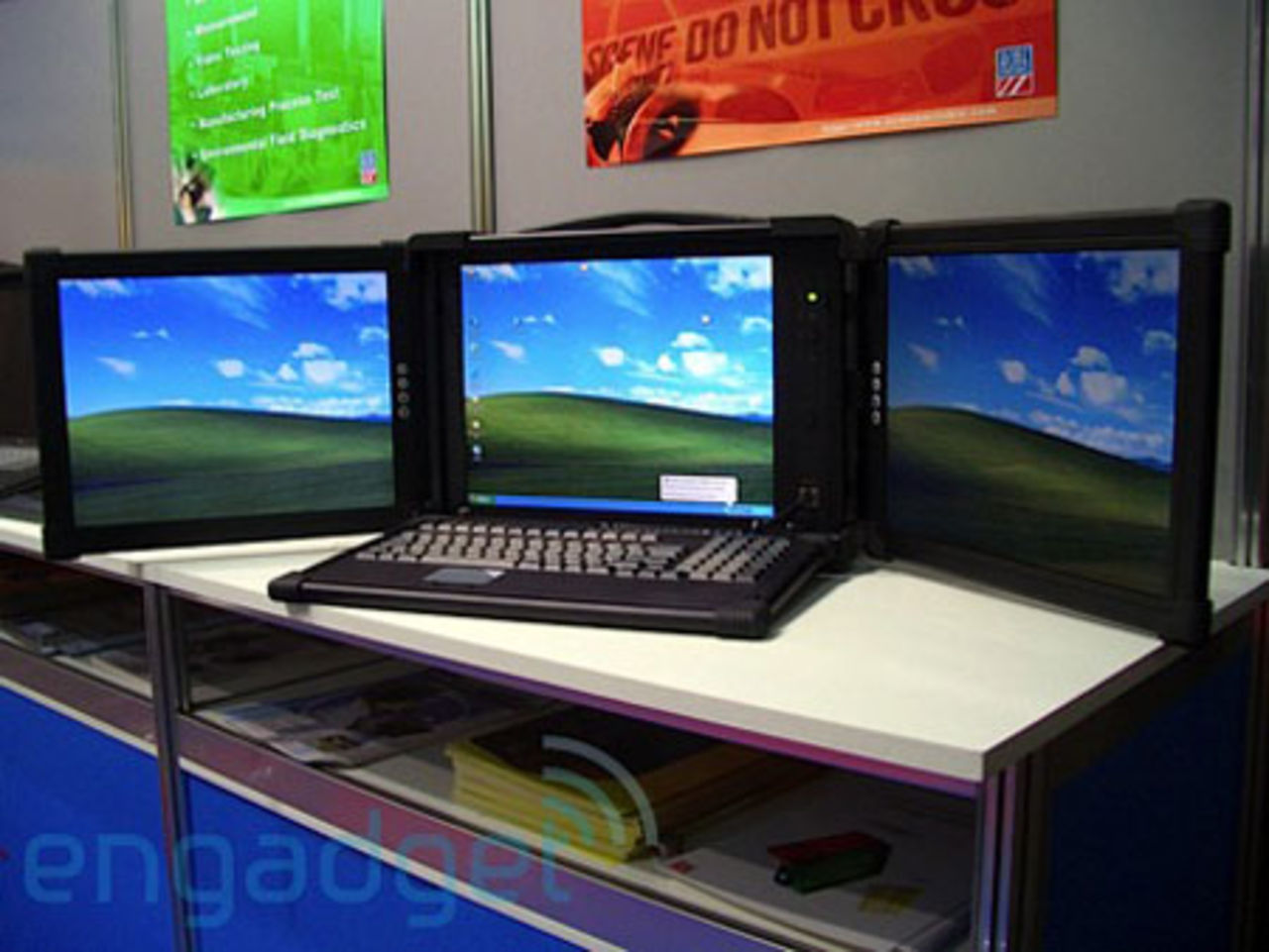 Tjock-laptop med tre skärmar från ACME