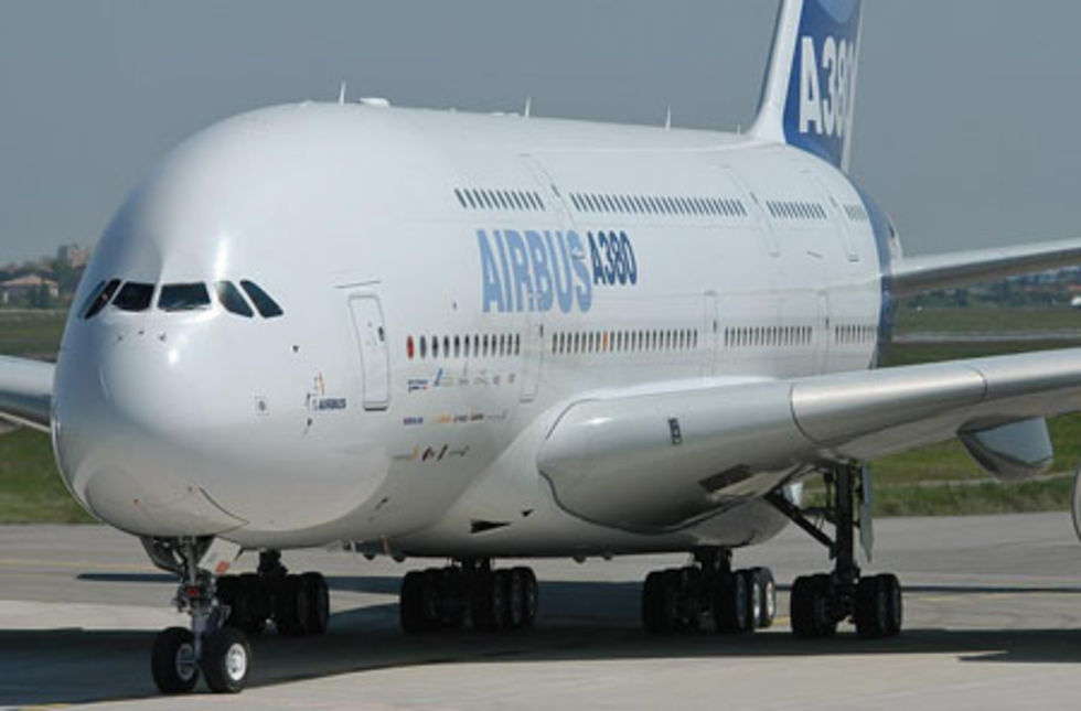 Airbus A380 landar i Los Angeles