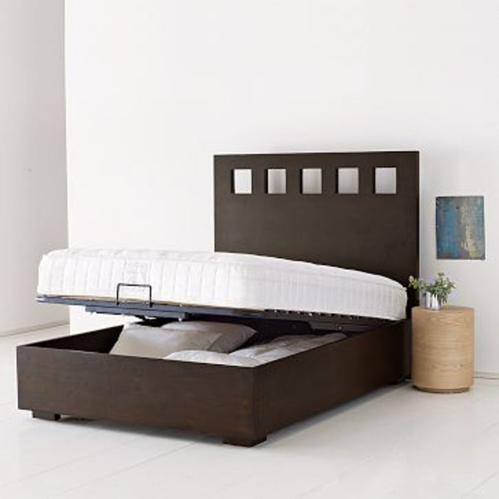 I need bed. Кровать Pivot Bed. Кровать со скрытыми ножками. Кровать со спрятанными ножками. Кровать с тайным местом.