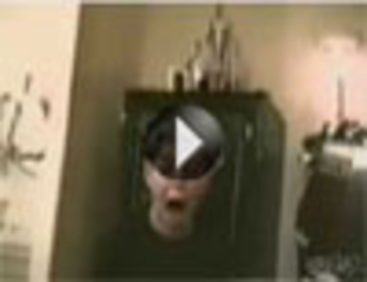 Exalterad över Pokémonkort