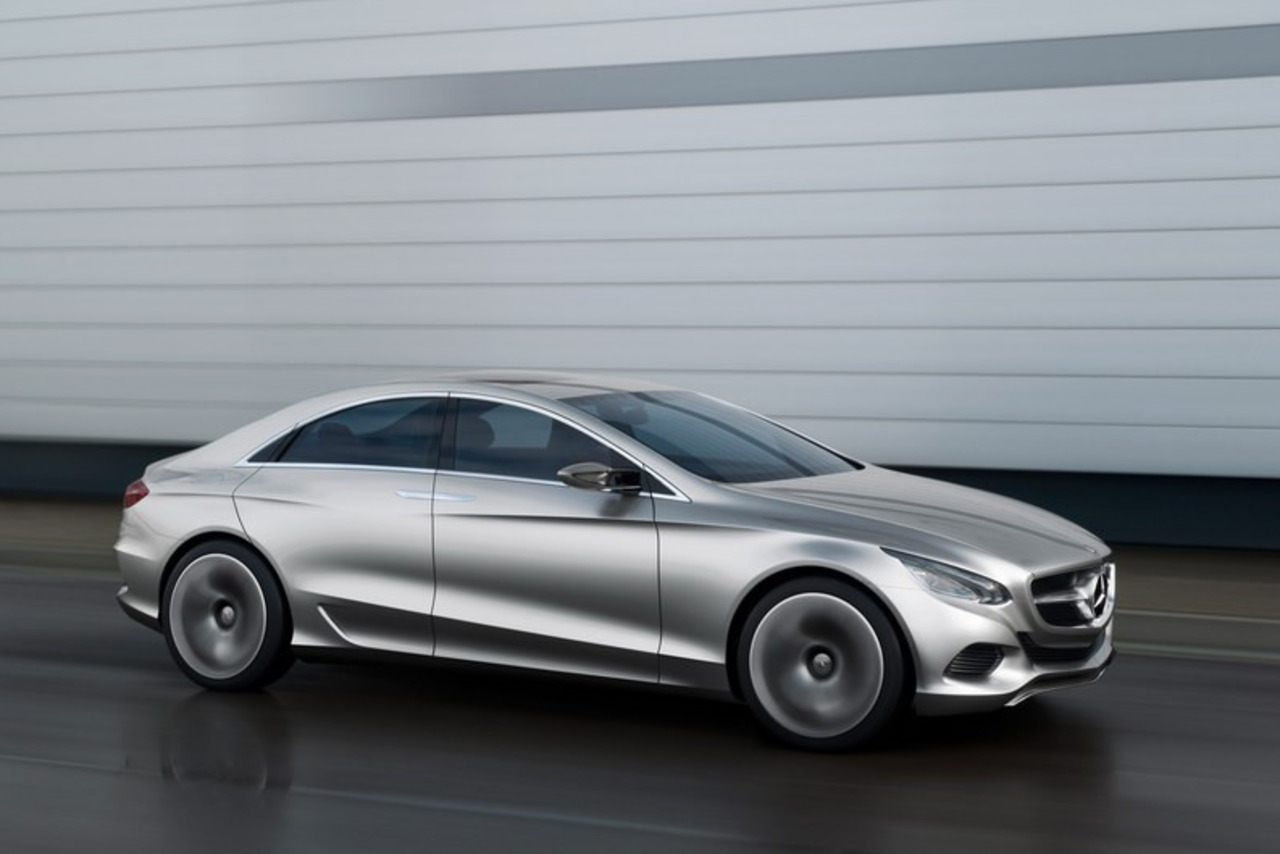 Första bilderna på Mercedes F800