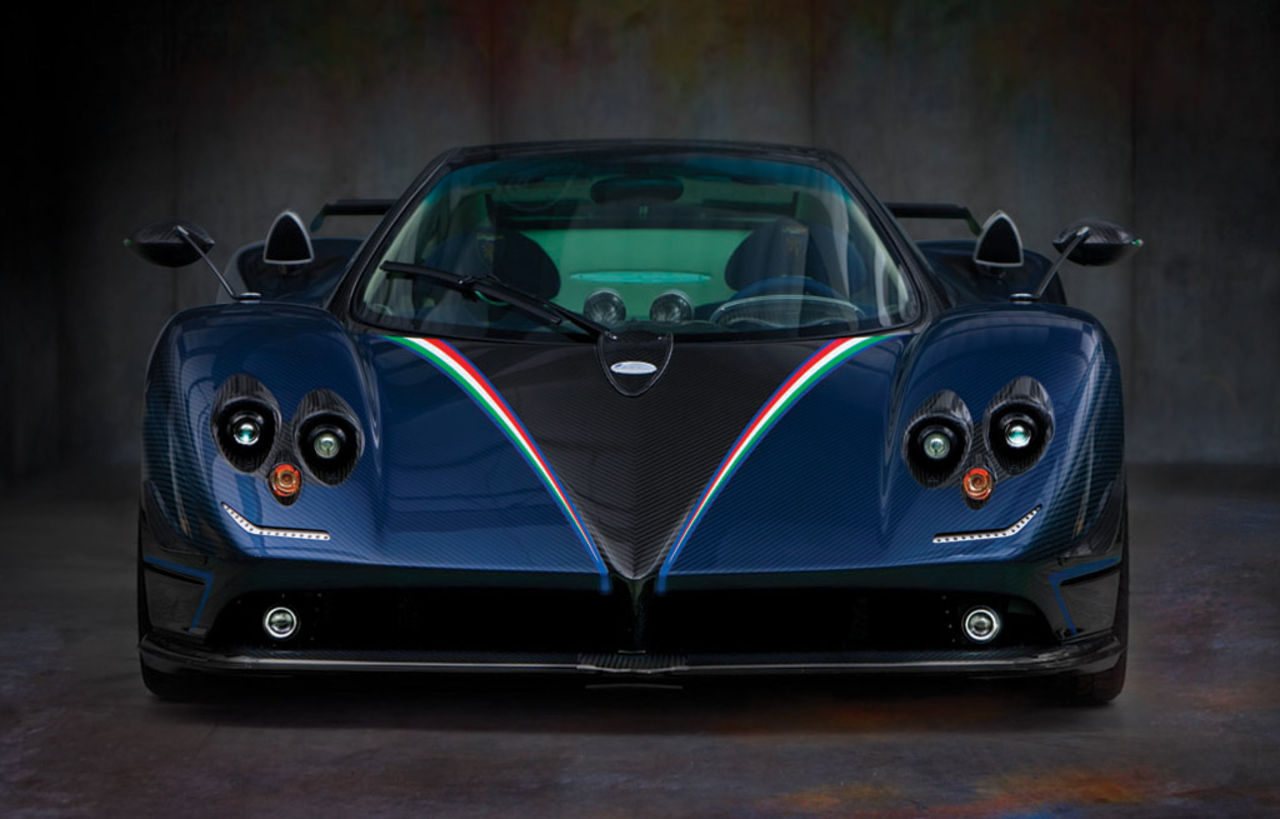 Pagani hyllar italienska flygakrobater