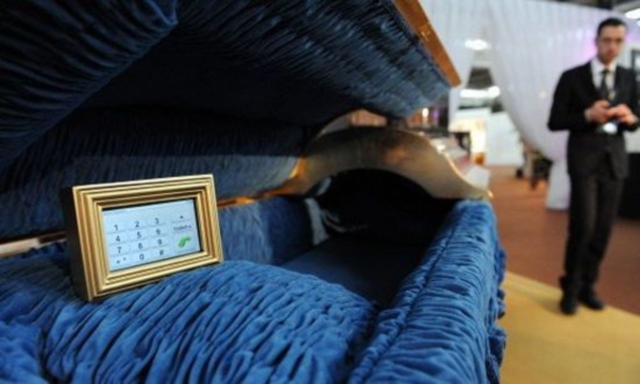 Kista med inbyggd mobiltelefon