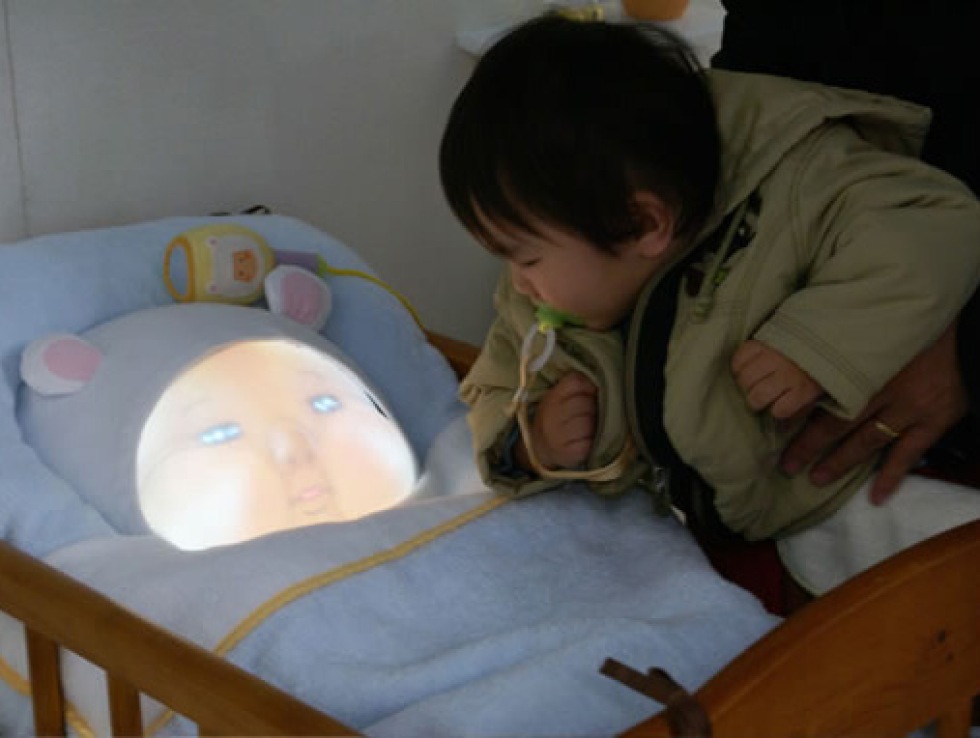 Möt baby-roboten Yotaro