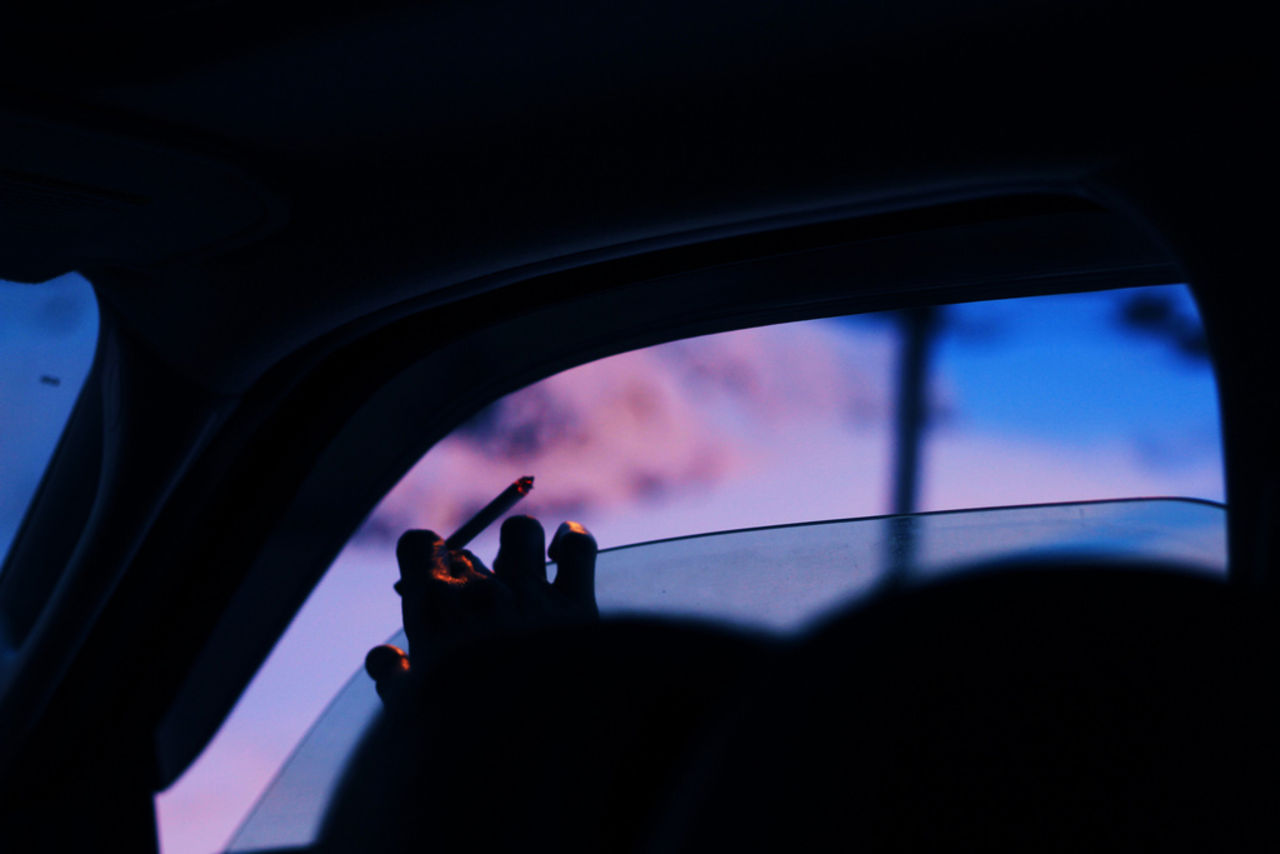 Nytt lagförslag vill förhindra rökning i bilar