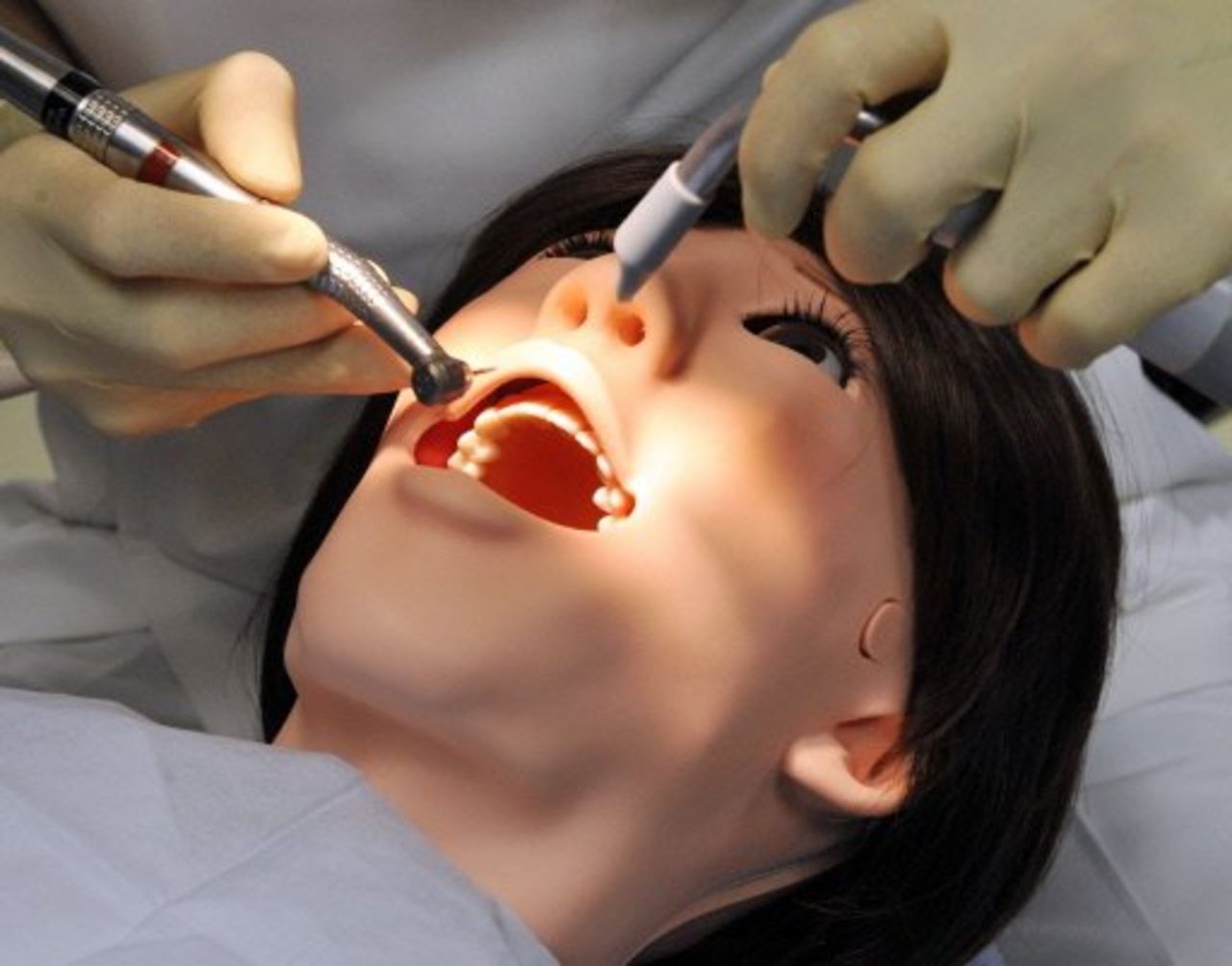 Hanako - tandläkar-patient-robot