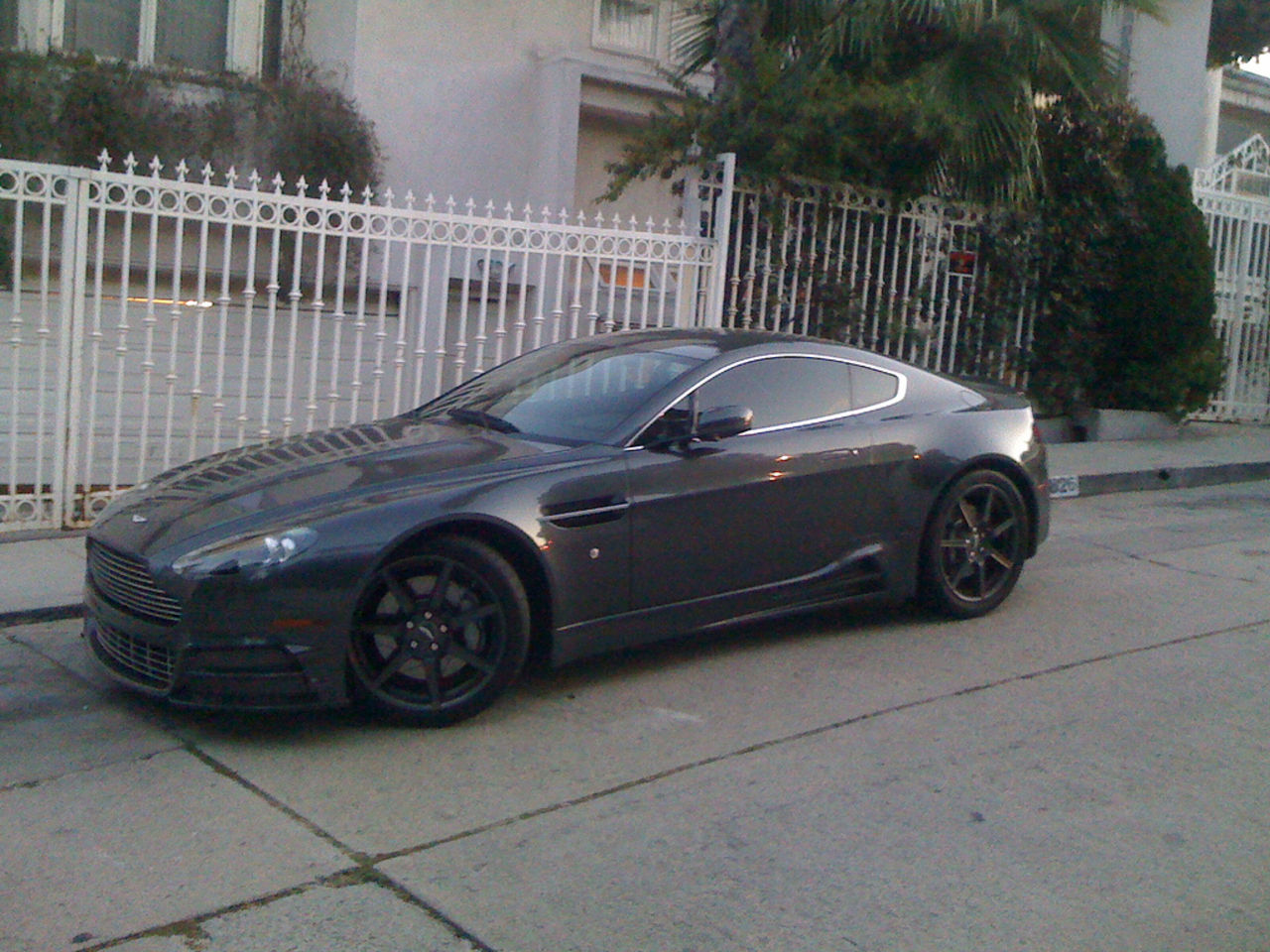 Mansorykittad Aston Martin i Hollywood Hills