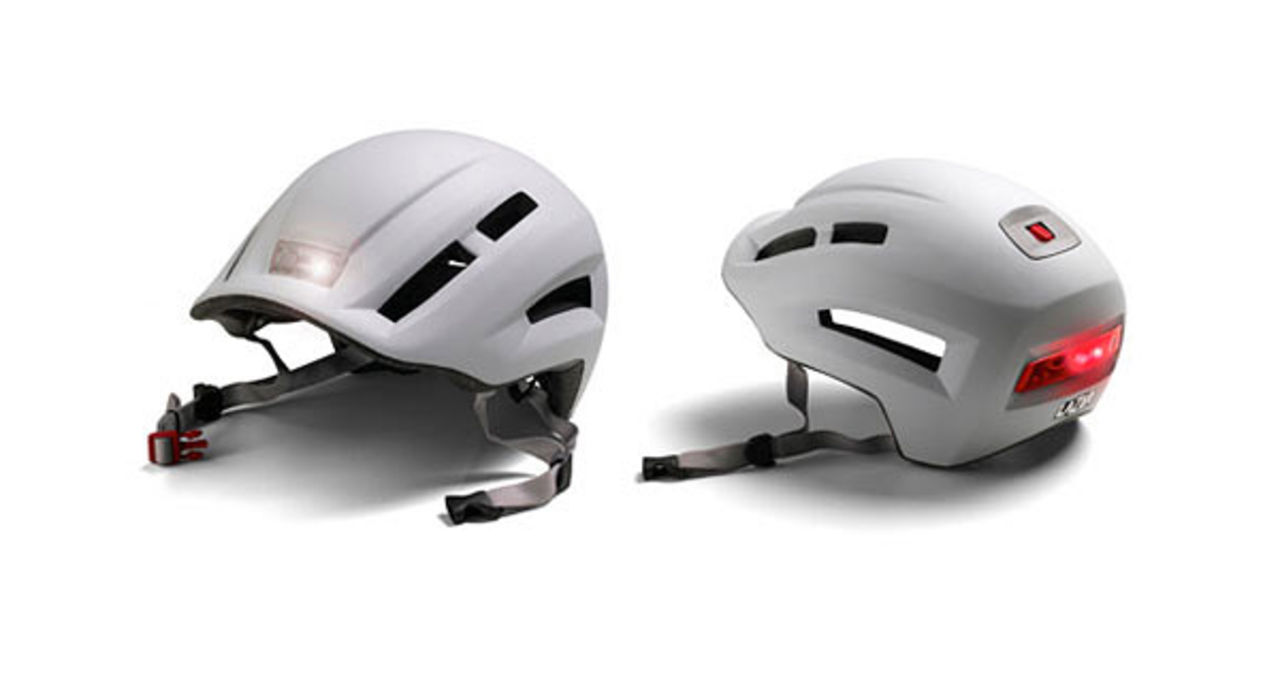 Cykelhjälm med inbyggd belysning