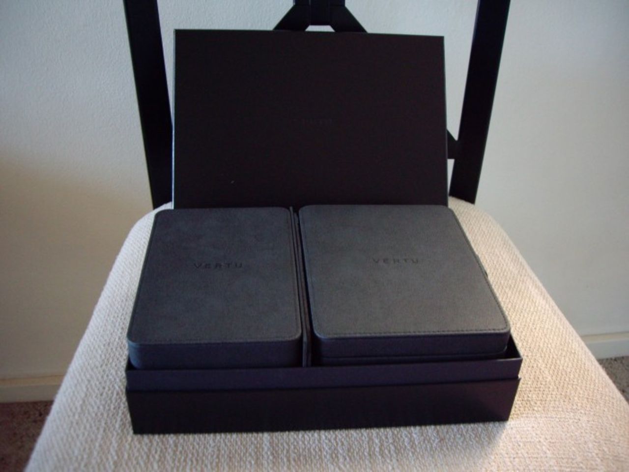 Unboxing av Vertu Constellation Ayxta