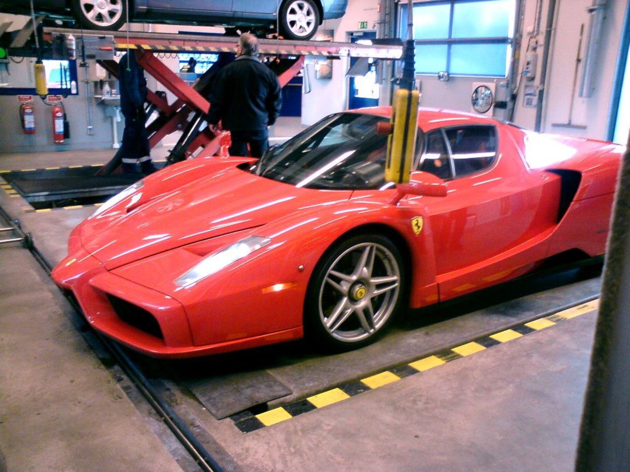 Ferrari Enzo på bilprovningen