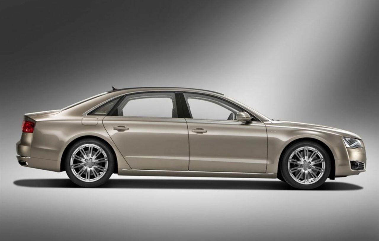 Stretchad Audi A8 med W12