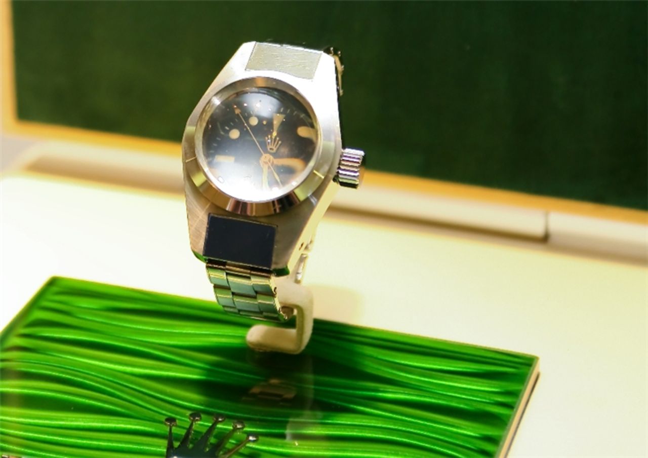 Rolex-klockan som varit nere i Marianergraven