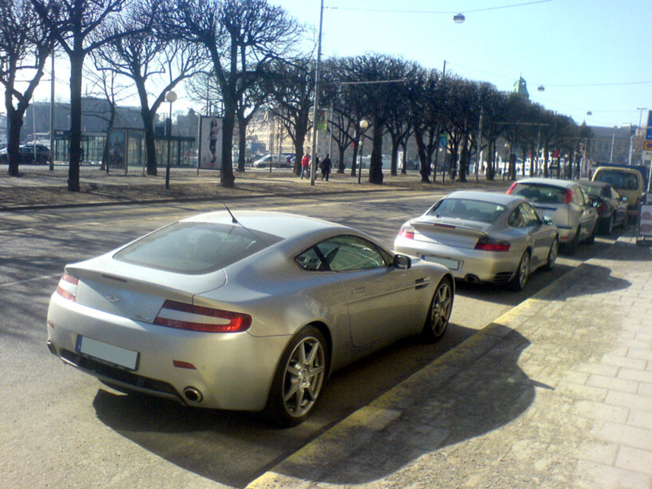 Aston Martin V8 Vantage vs Porsche 996 Turbo