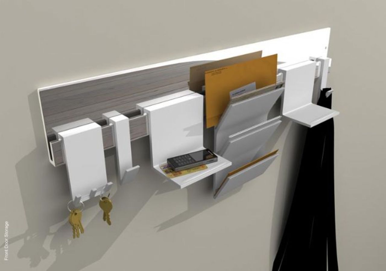 Snygg förvaring av prylar vid dörren