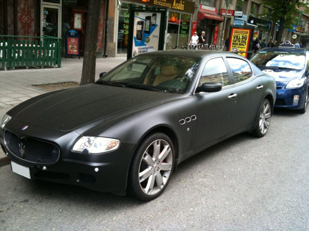 Mattsvart Maserati Quattroporte