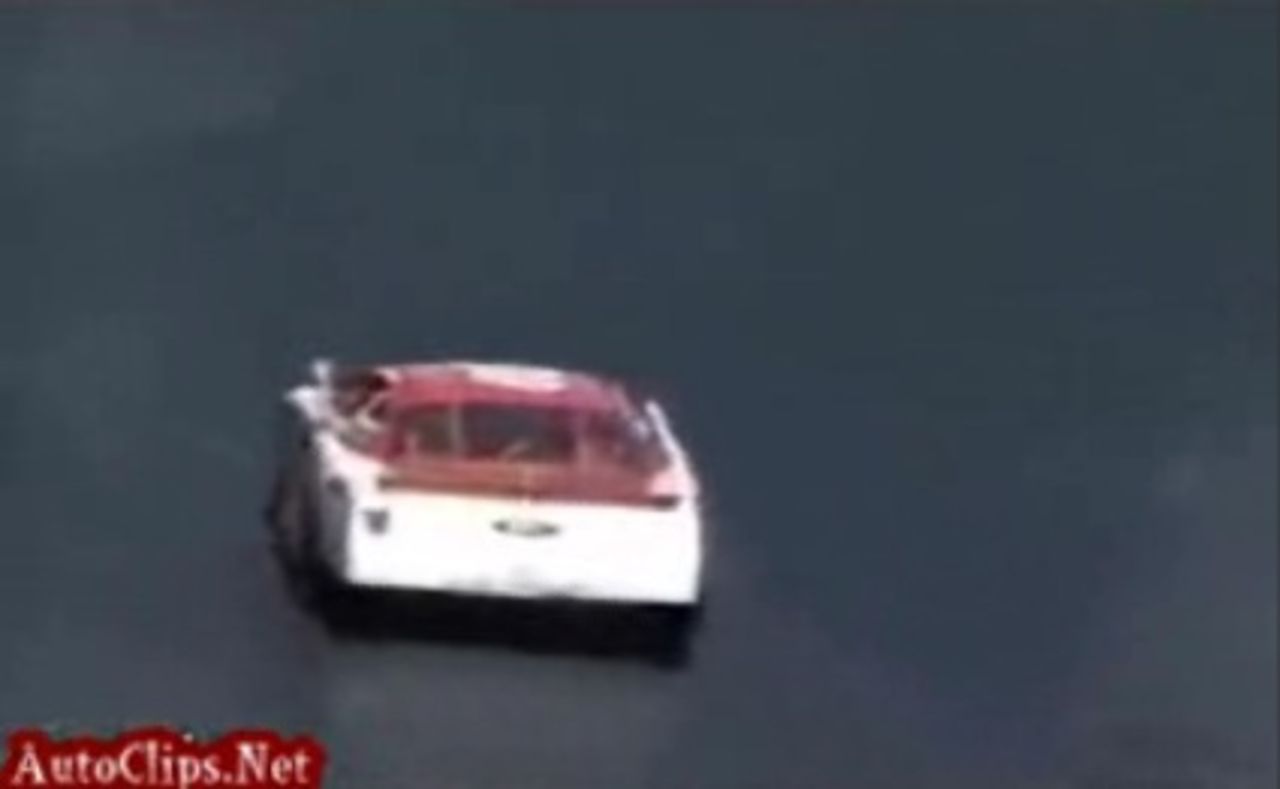 VIDEO: Kille kapar racingbil