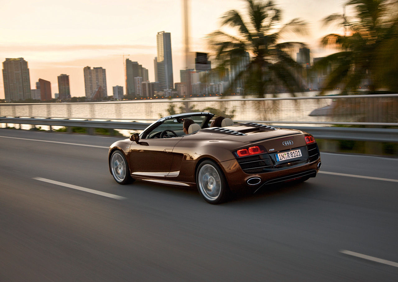 R8 Spyder kommer med V8