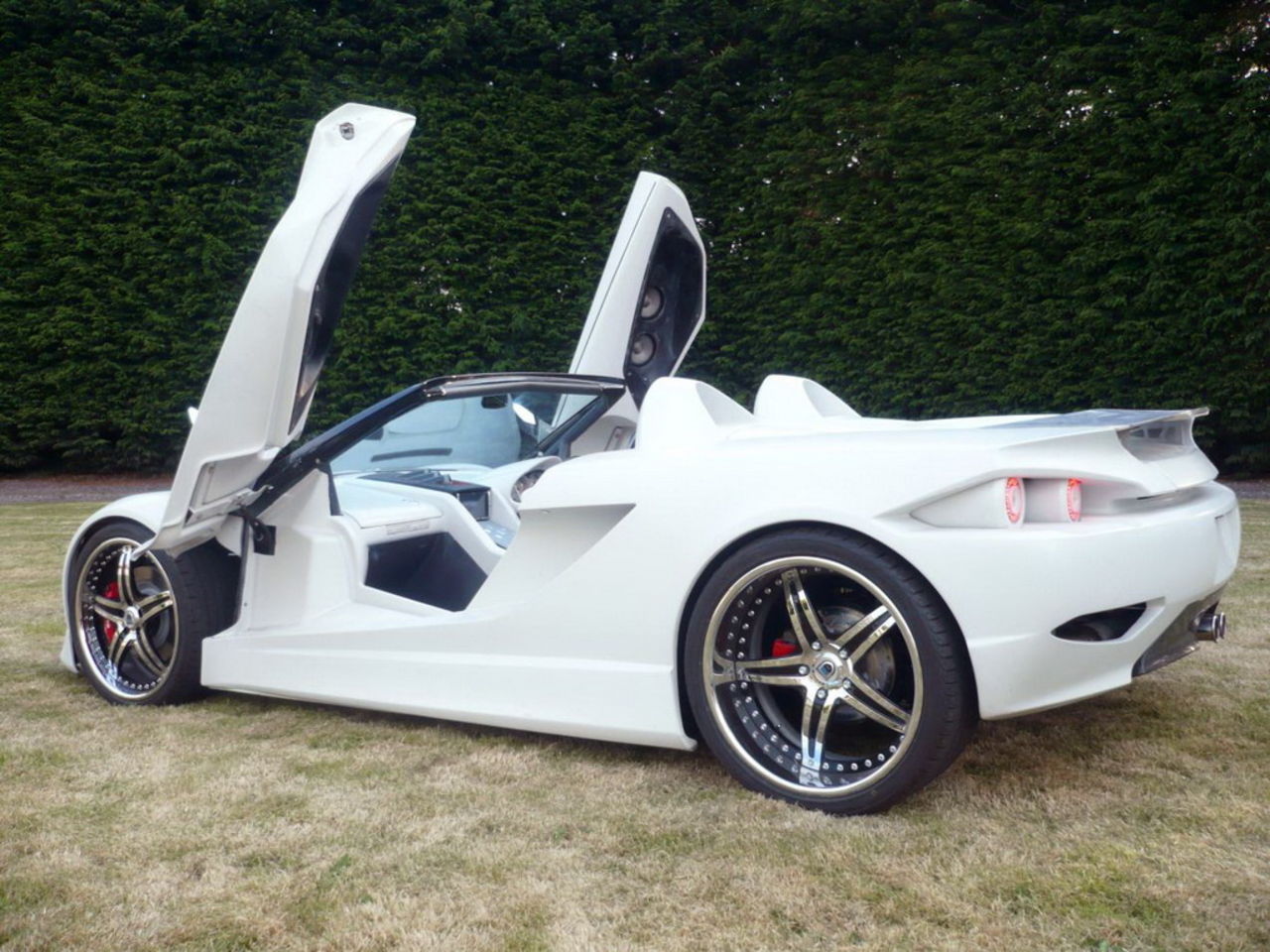 Envis 26-åring byggde sin egna K1 Attack Roadster